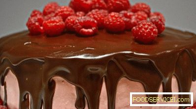 Њежна чоколадна торта од малине